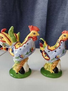 Vintage Sharon Neuhaus Poultry in Motion Rooster Hen Salt & Pepper Shaker Set